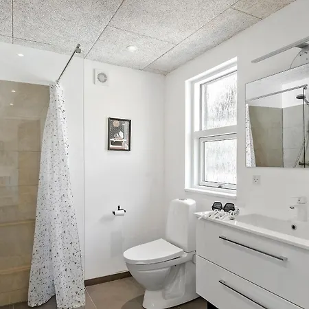 4 Bedroom Lovely In Σπίτι διακοπών *