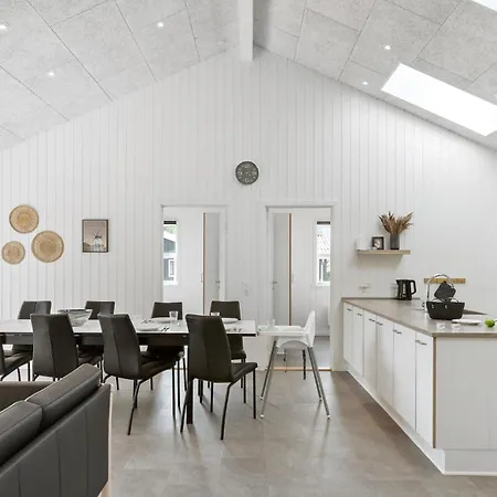 4 Bedroom Lovely In Dom wakacyjny