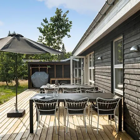 4 Bedroom Lovely In Dom wakacyjny Hals