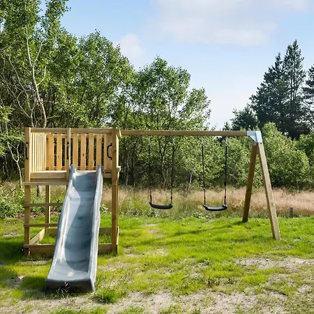 4 Bedroom Lovely In Dom wakacyjny *