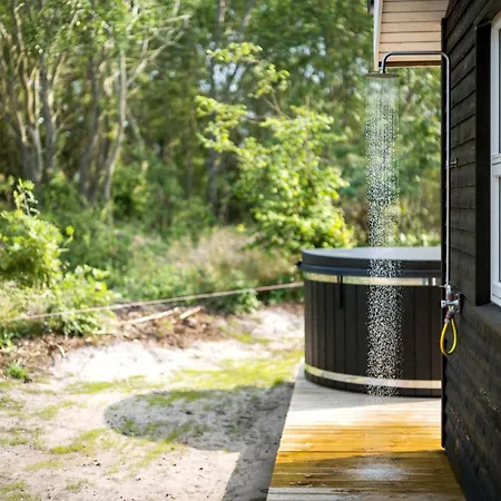 Dom wakacyjny 4 Bedroom Lovely In